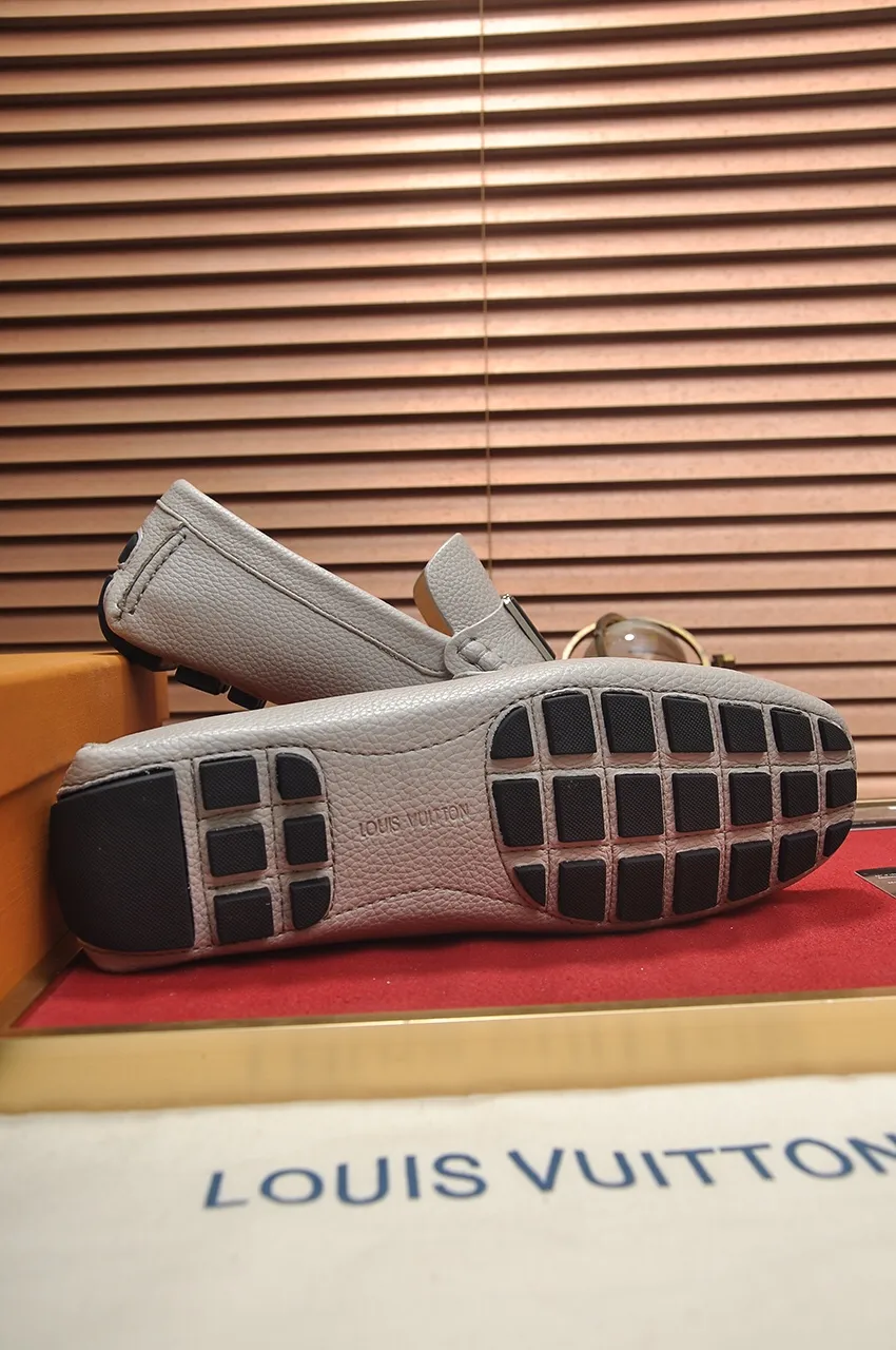 Men's men's shoes 💰420💶 [LV Doudou shoes] (water-dyed cowhide lining) new model is on the market, available on the official website. The new Doudou shoes are processed into single-color materials, and the uppers are made of imported horsehide leather. The body of the shoe is fully hemmed with mark thread, and is lined with imported original cowhide leather. The elegant shoe shape is super suitable for all-matching, and the size is 38-44.